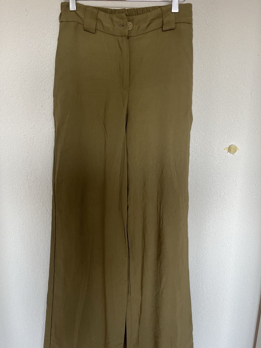 Hosen: Pantalon large vert olive – Gebraucht aus Morges von pic_5hcz 1