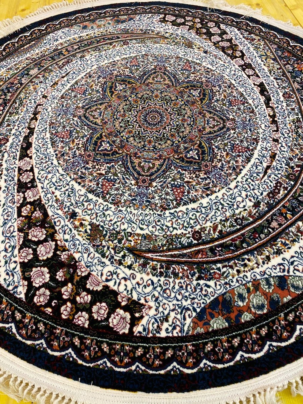 Teppiche: Schöner Perserteppich  1.50X1.50 cm       Gratisversand ! – Neu (gemäss Beschreibung) aus Birmensdorf ZH von azad110 1