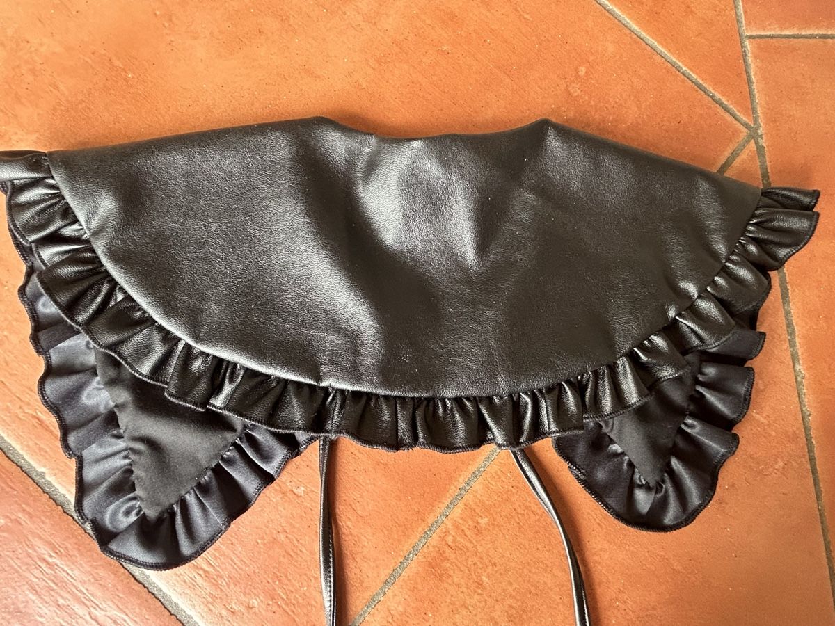 Sisley Foulard & Sciarpe: SISLEY Kragen aus Kunstleder – Nuovo (secondo la descrizione) da Möhlin venduto da seerose6 4