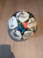 CL-Ball 14/15 - Alle Unterschriften (FC Bayern)