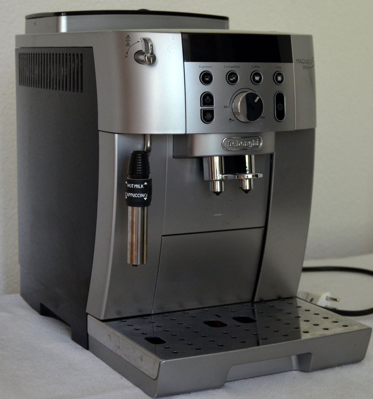 De'Longhi Macchine per caffè & Macchine per espresso: DeLonghi  Magnifica S Smart Kaffeemaschine / machine à café – Usato da Collonges venduto da arashee 2