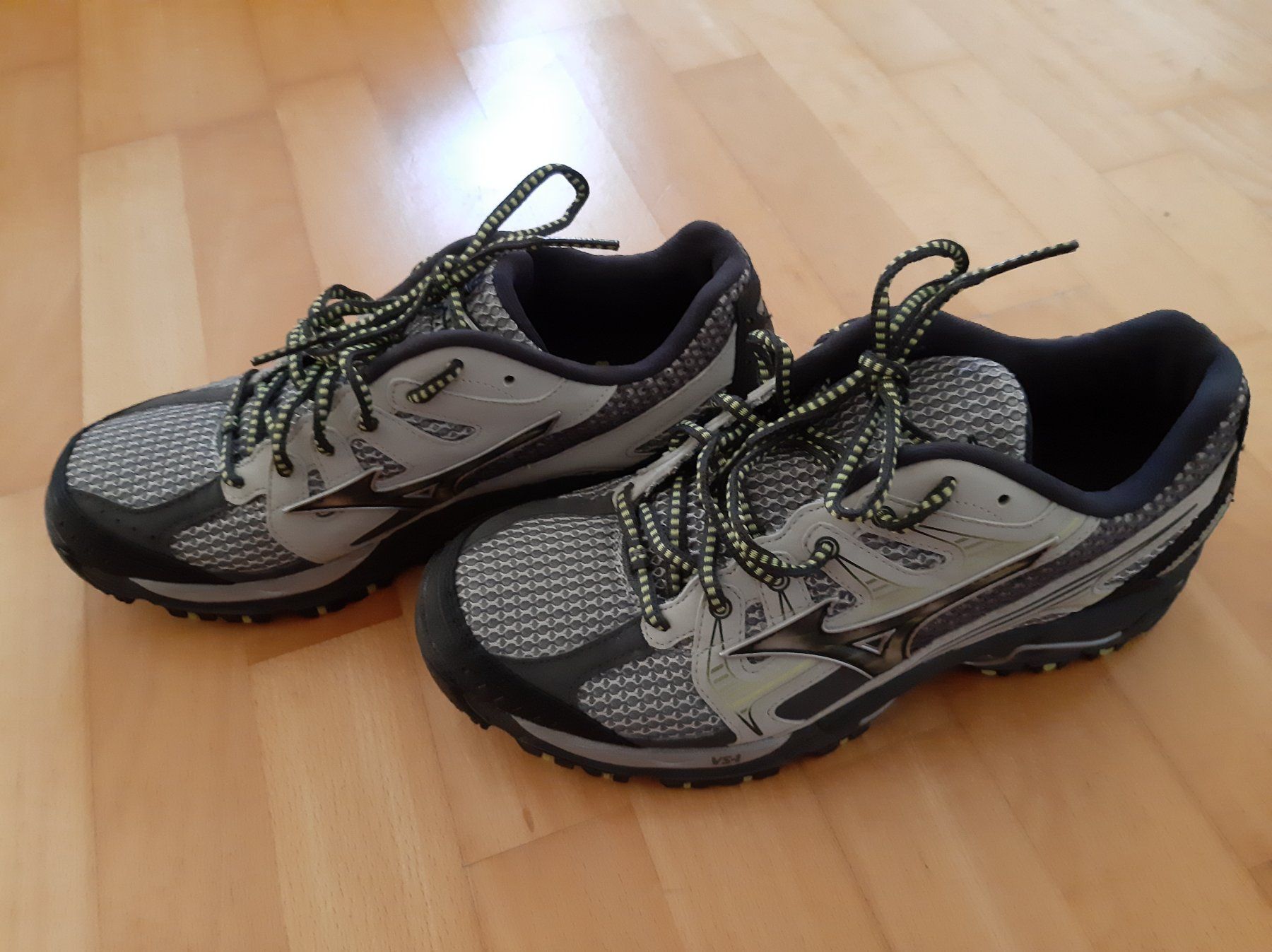 Mizuno Scarpe da donna: Mizuno Trekkingschuh Damen Grösse 40.5 – Nuovo (secondo la descrizione) da Ostermundigen venduto da prr848 1