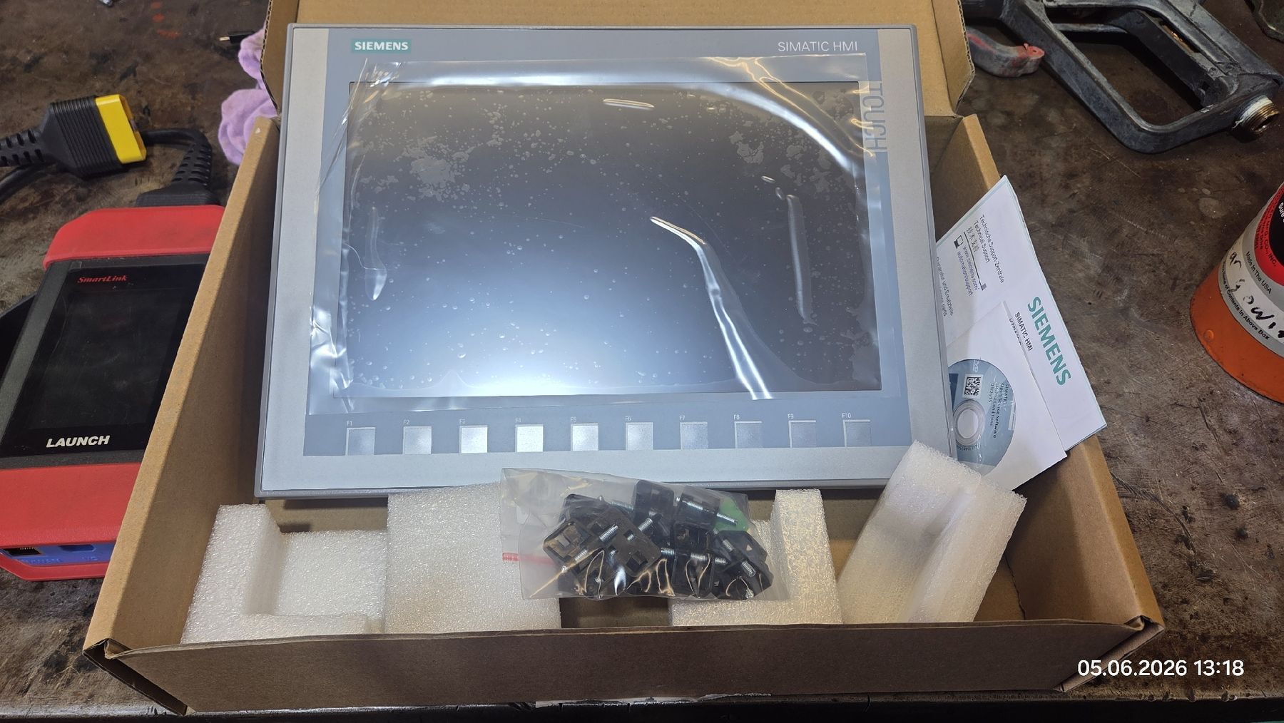 Monitor: Siemens 6AV2123-2MB03-0AX0 simatic hmi touch – Nuovo e nell'imballaggio originale da Bättwil venduto da McG_24