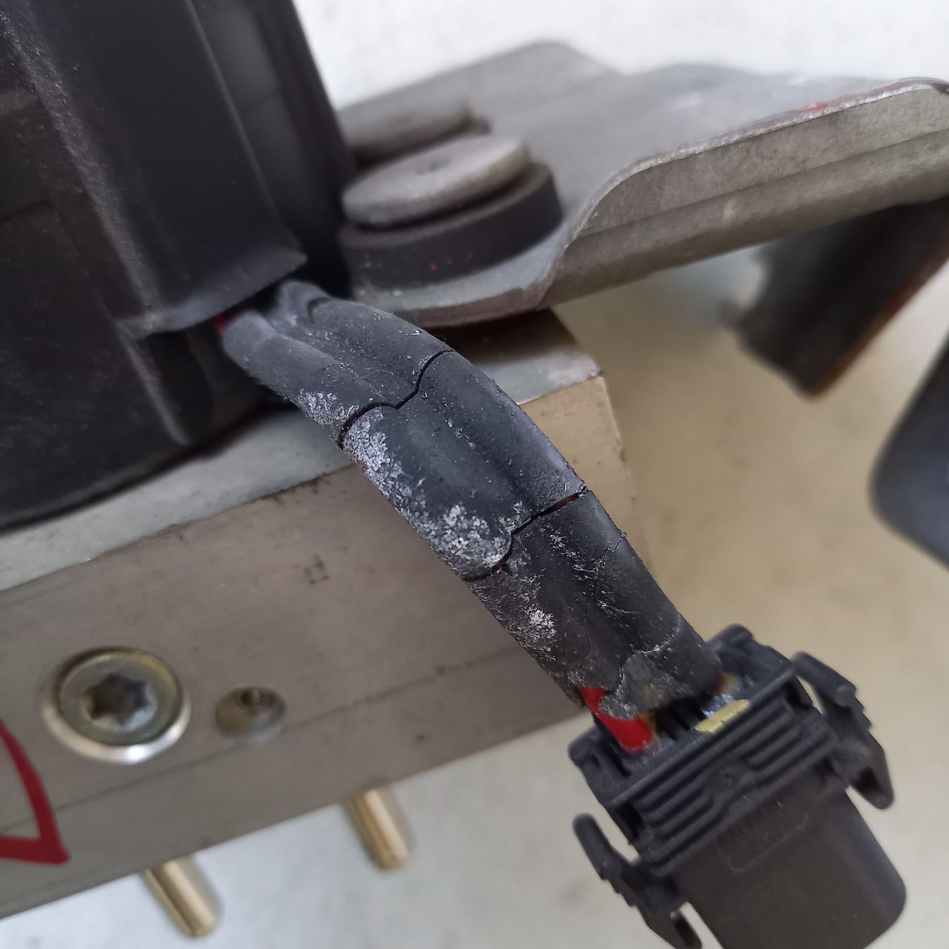 Volvo Tutti pezzi di ricambio auto: Volvo 850 ABS Block – Usato da Bözen venduto da Nick730 3