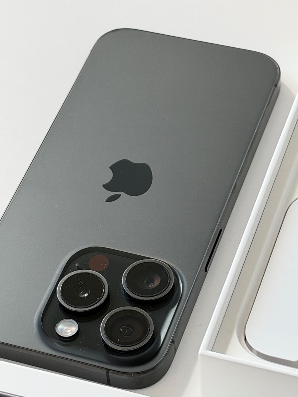 Apple Telefoni cellulari / Smartphones: Apple iPhone 15 Pro schwarz mit Originalverpackung – Usato da Steinmaur venduto da Boxsters0 3