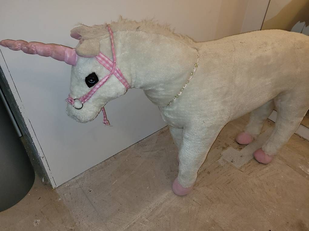 Giocattoli: Riesiges Einhorn XXL – Usato da Zofingen venduto da Loop_ReSale