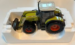 Universal Hobbies 2598 Claas Ares 566 RZ FL 120 Traktor 1:32