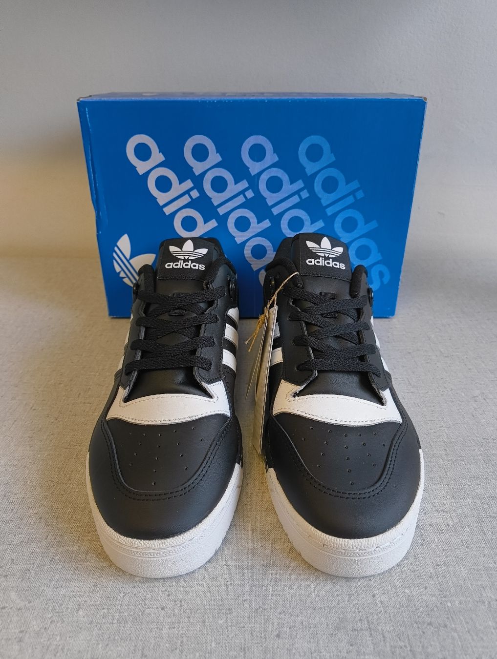 Adidas Scarpe da uomo: Adidas Rivalry Low Gr. 46 2/3 – Nuovo e nell'imballaggio originale da Uitikon Waldegg venduto da PJLS1 1