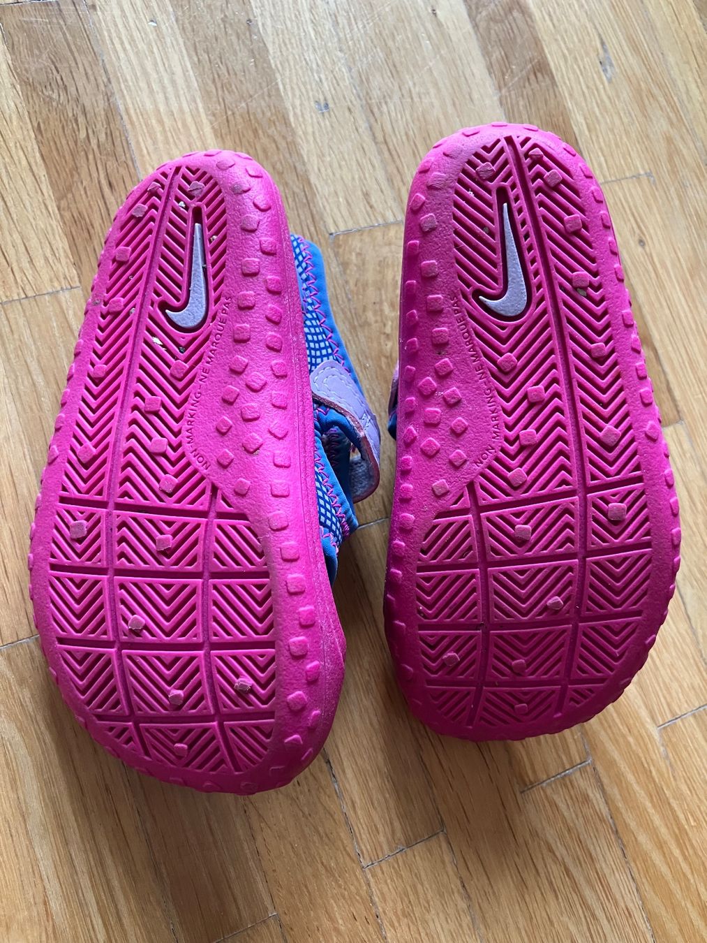 Nike Scarpe per ragazze: Badeschuhe von Nike Gr. 22 – Usato da Basel venduto da Hamburg82 3