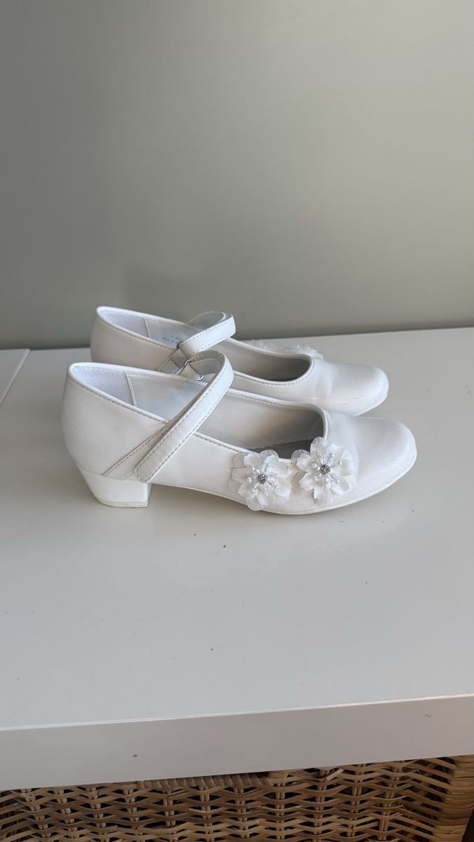 Scarpe per ragazze: Weiße Blumenmädchenschuhe, Größe 33 – Usato da Winterthur venduto da -BeHappy24-