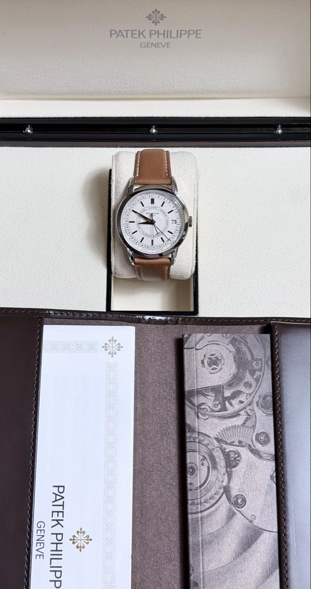 Patek Philippe Montres: Patek Philippe Weekly Calendar 5212A – D'occasion à Zürich par WATCHROOM 7