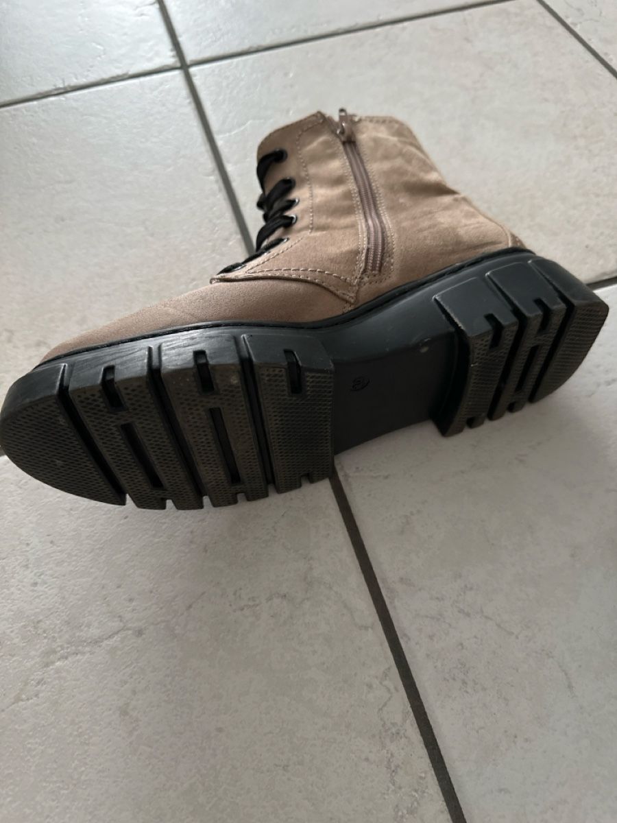 Chaussures femmes: Winterstiefel Damen Gr 39 – D'occasion à Davos Platz par Anakonda1 2