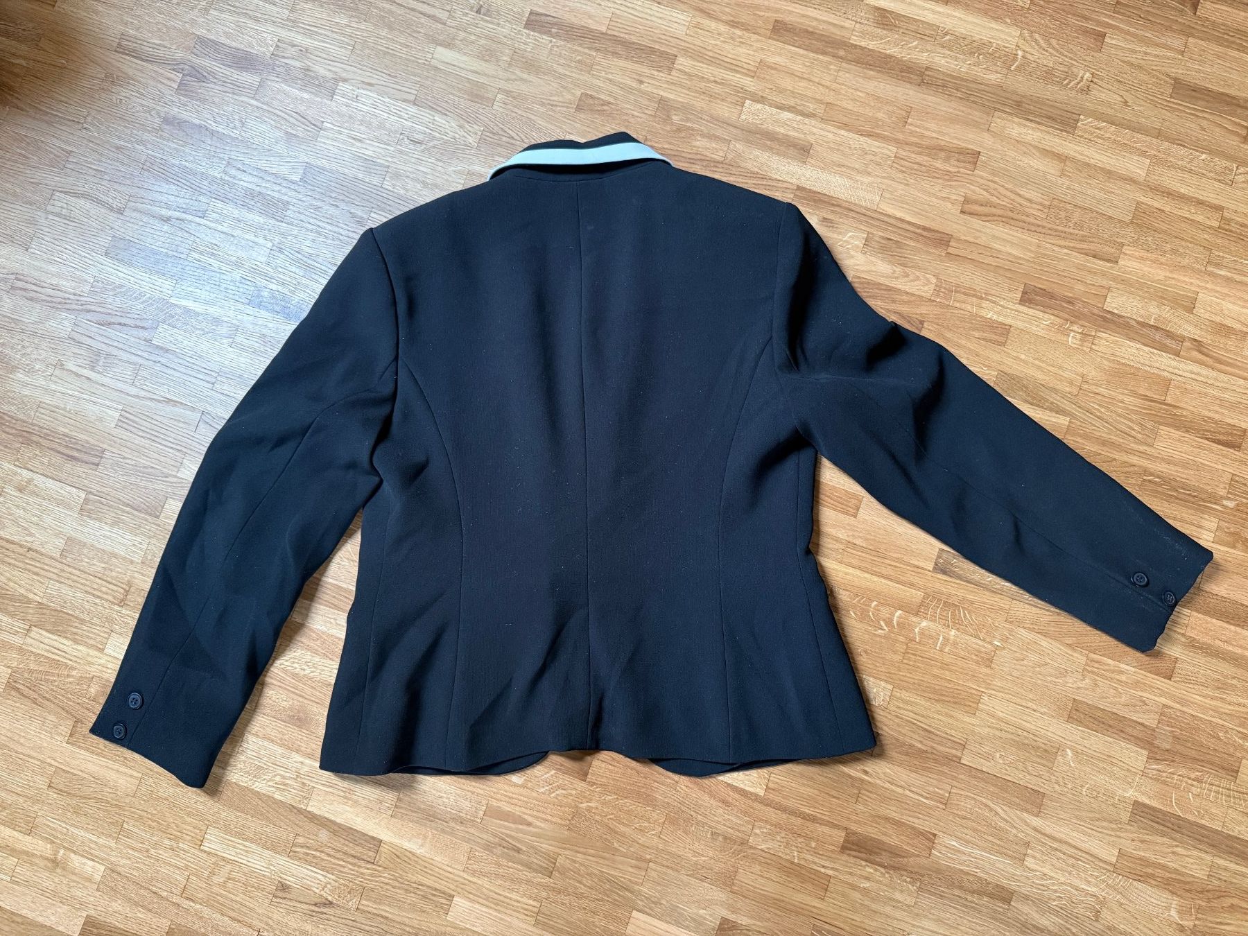 Giacche: Ausgefallener schwarzer Vintage-Blazer – Usato da Winterthur venduto da Bahareeba 3