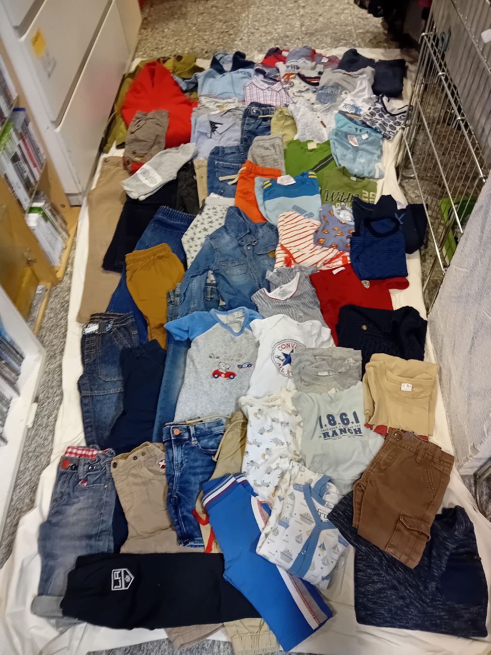 Lotti & Set di vestiti: lotto bambino 63 pezzi – Usato da Biasca venduto da Old_6blh