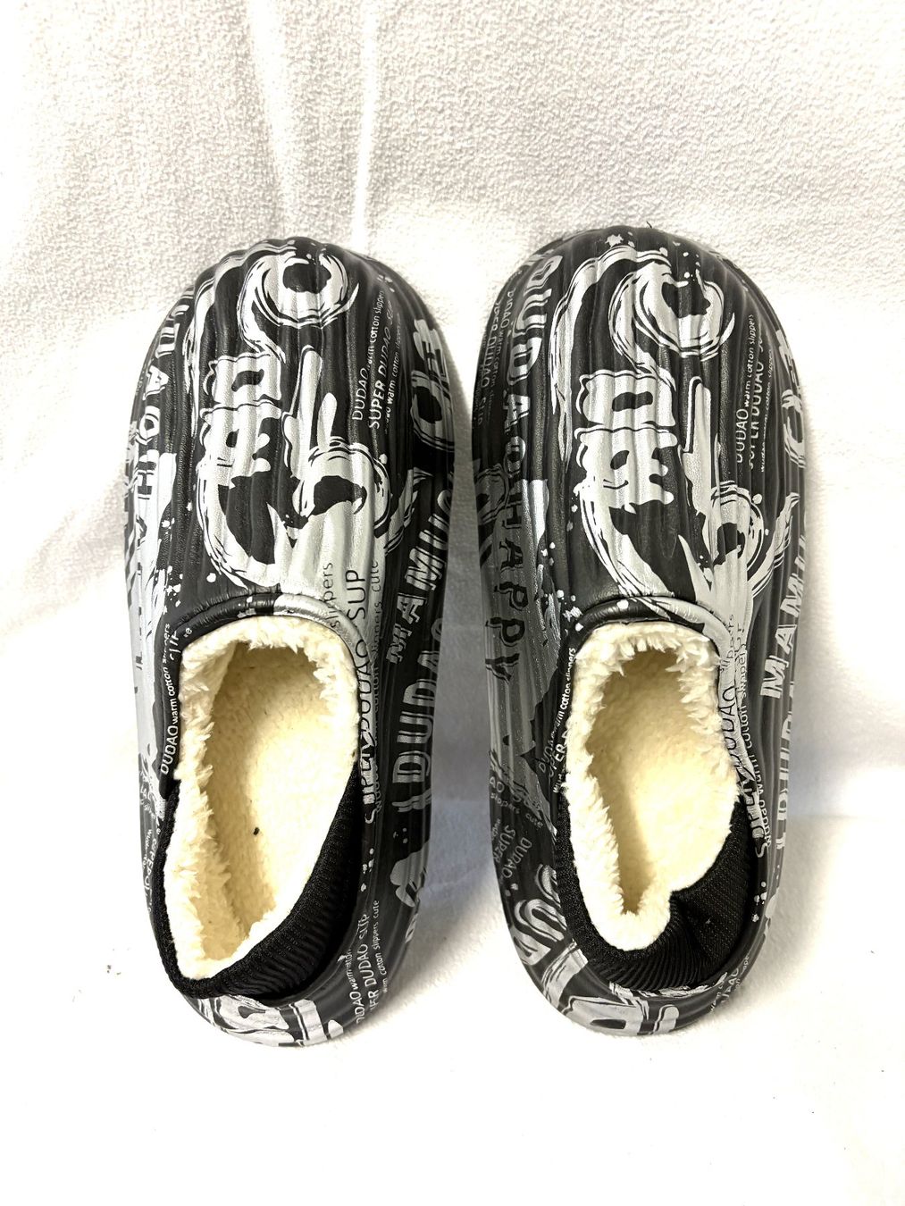 Scarpe da uomo: Hausschuhe Grösse 41 FABRIKNEU – Nuovo (secondo la descrizione) da Glattbrugg venduto da Ariel012