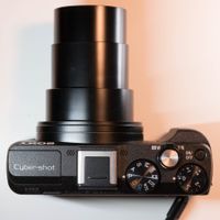 Sony DSC-HX60V Digitalkamera / 30-facher optischer