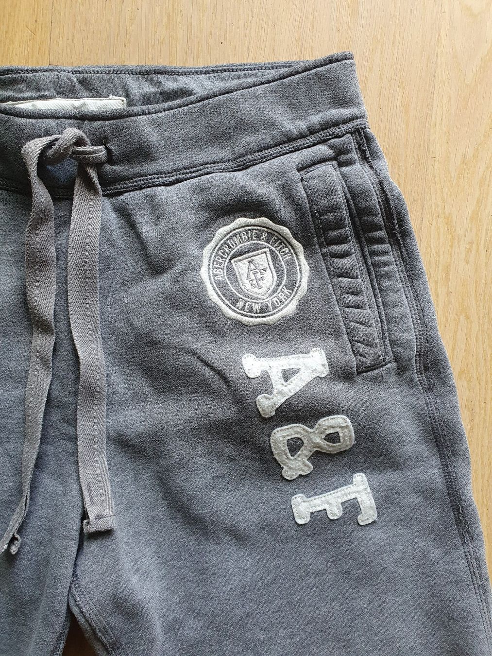 Abercrombie Hosen: Trainerhose – Gebraucht aus Zürich von nadiialivia 1