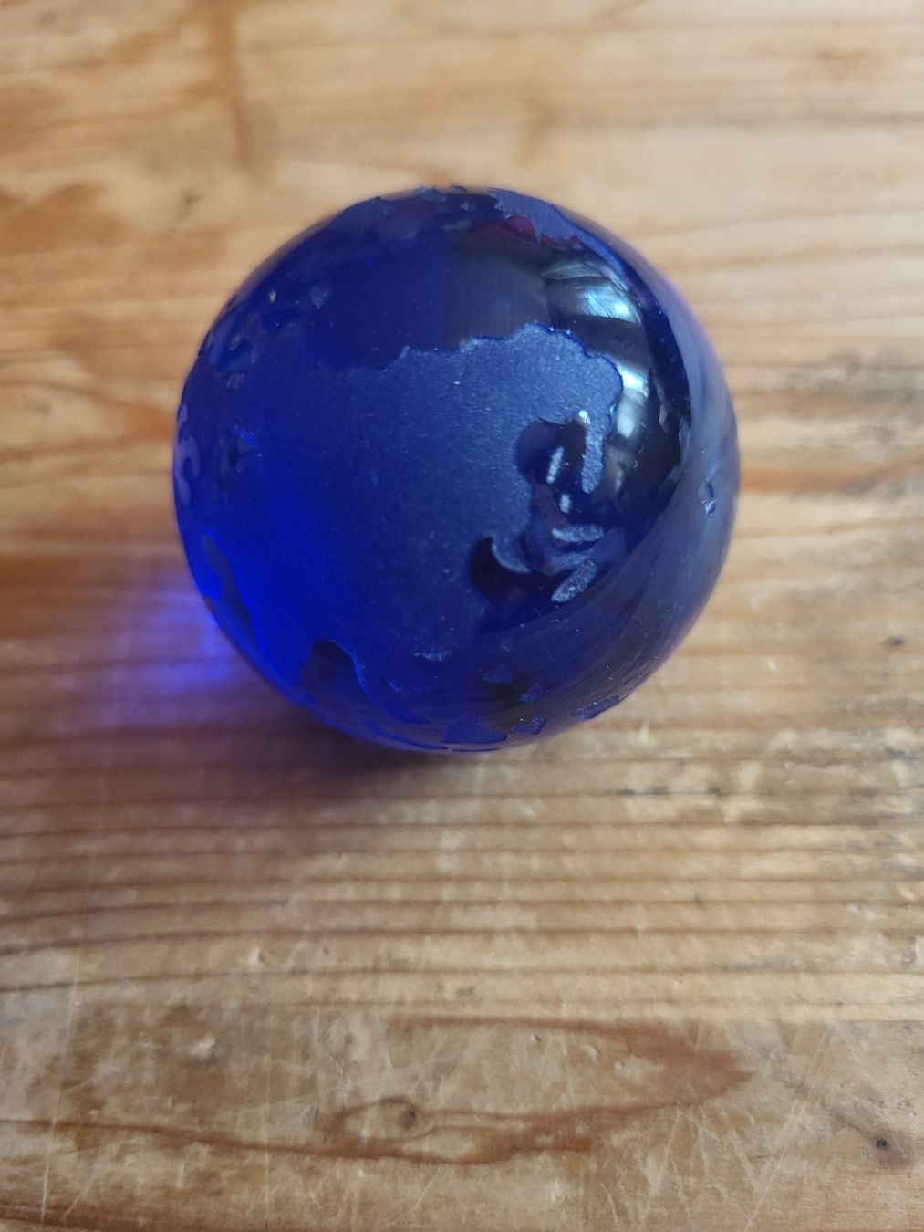 Sonstige Dekorationen & Accessoires: Blauer Globus aus Glas – Gebraucht aus Guggisberg von Aegertenlehn