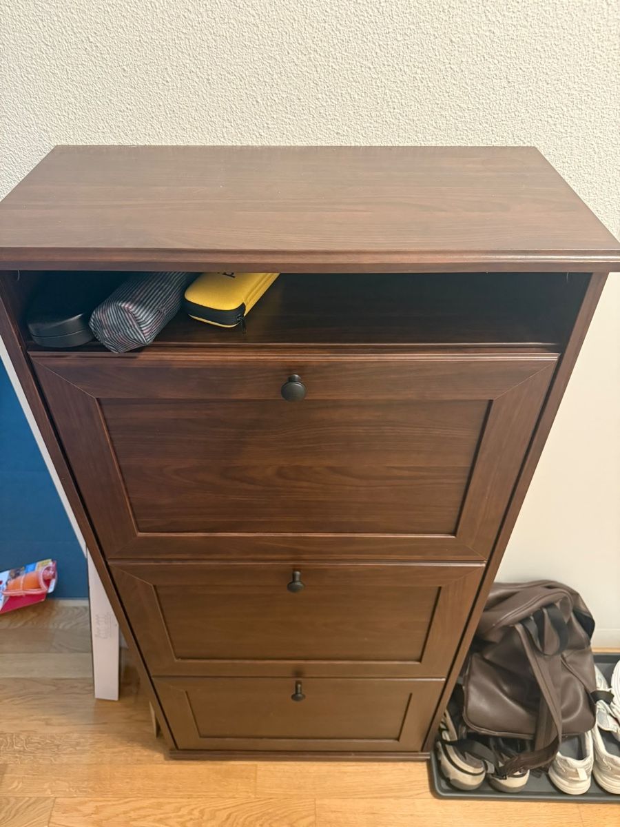 Armoires: Schuhschrank Brusali braun mit Ablagefach – D'occasion à Dottikon par luc_zd8x