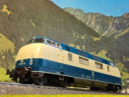 Roco 43911 _ rare _ Diesellokomotive DB 220 _ OVP AC digital