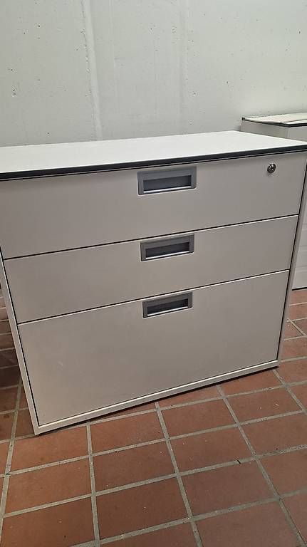 Lista Armadi: LISTA Office Schubladenkorpus – Usato da Zürich venduto da Loo_91