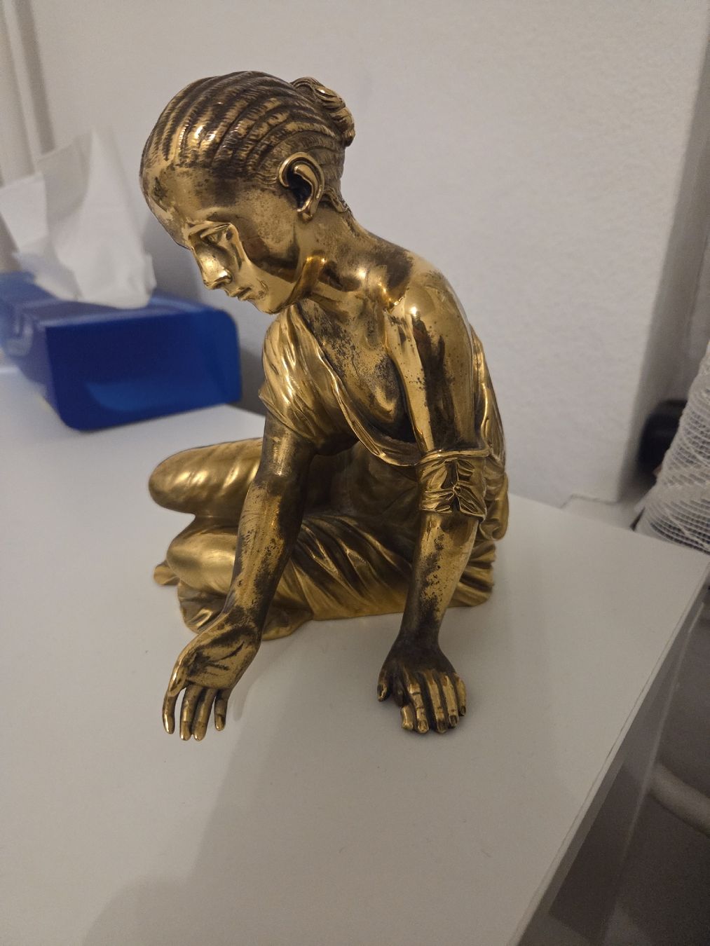 Figuren: Sitzende Frauenfigur aus Bronze  – Gebraucht aus Dietikon von Allegra34 5