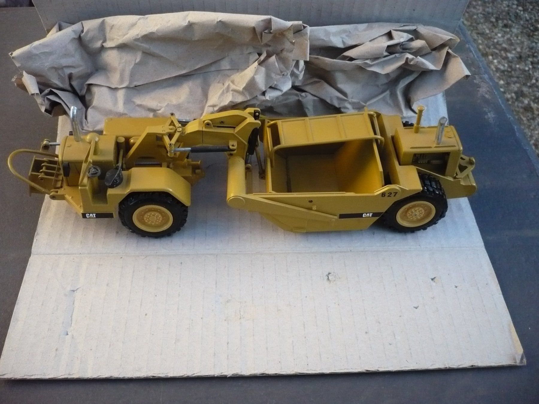 Caterpillar Kit di modellismo & Modellini statici: Scraper Caterpillar Push-Pull Schürfzug CAT 627 – Usato da Biberist venduto da Urmel 3