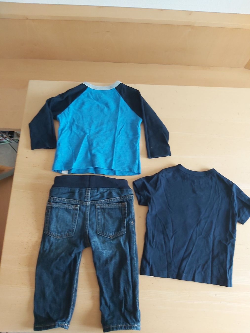 Gap Kleiderpakete & -sets: Hosen, Pullover, T-shirt Gr.12-18 Monate – Gebraucht aus Disentis/Mustér von epa_862v 1