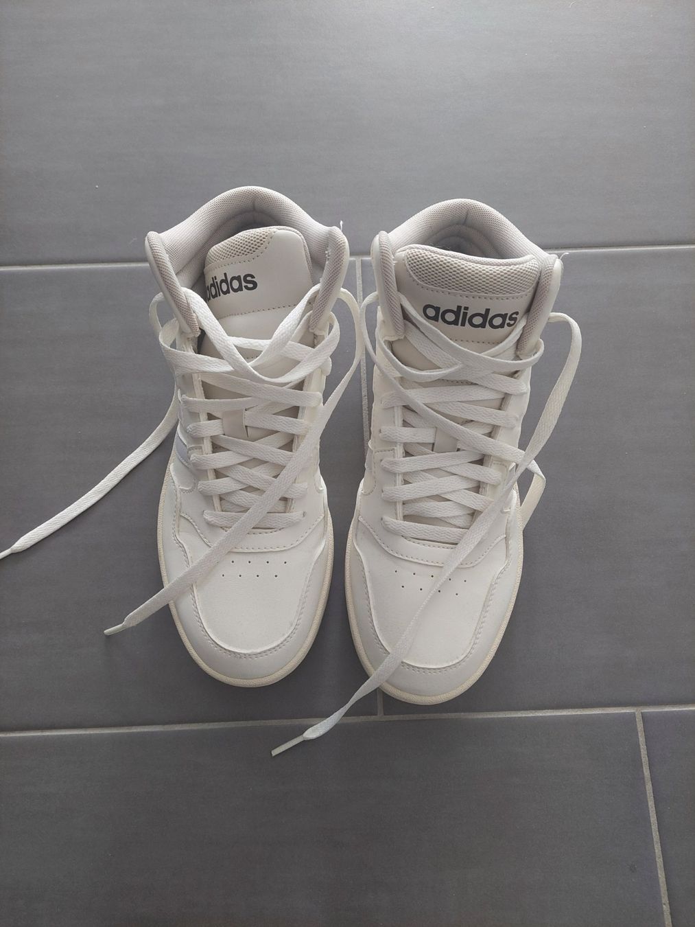 Adidas Scarpe da donna: Adidas Damenschuhe Grösse 39 1/3 – Usato da Bülach venduto da onkyo
