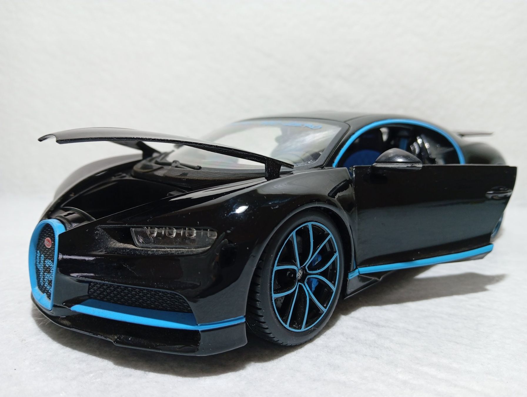 Bburago Modellautos: Bugatti Chiron – Neu (gemäss Beschreibung) aus Huttwil von Secondtrain 5