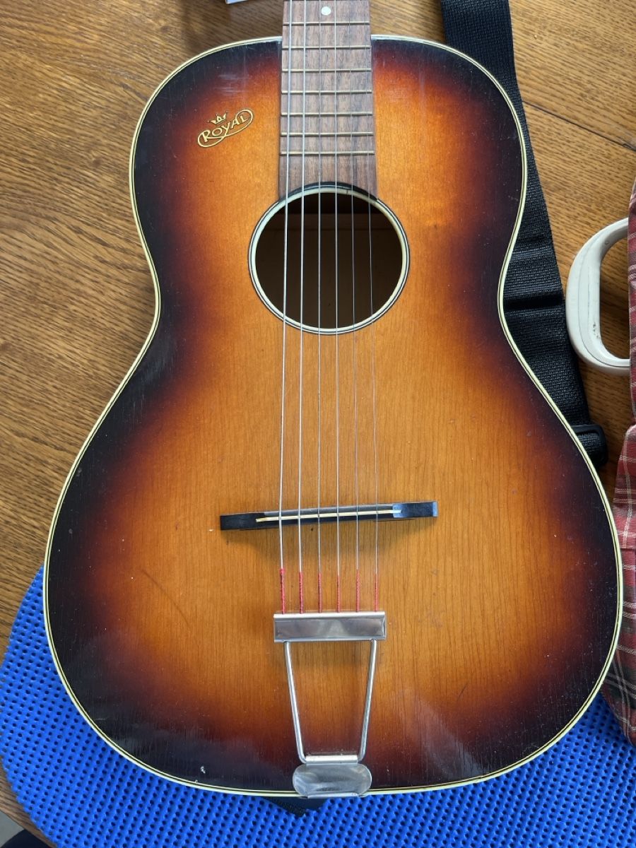 Strumenti musicali: Gitarre Royal – Usato da neuenhof venduto da cocoros 2