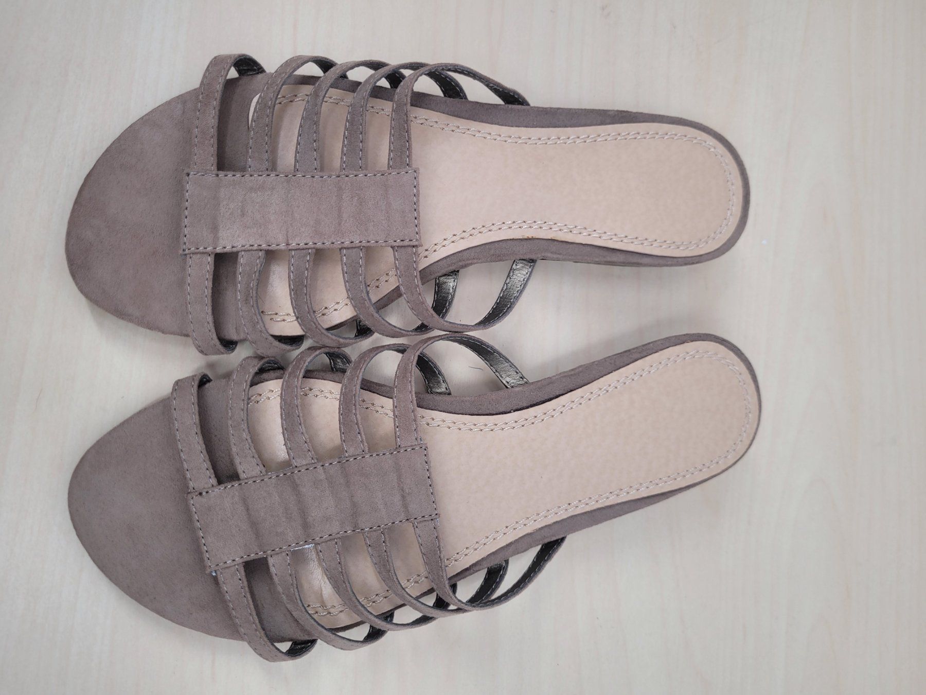 Chaussures femmes: Sandales beige 37 – D'occasion à Lausanne par PlusValue_Lausanne 2
