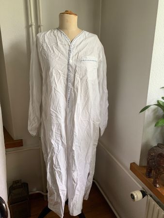 Antikes Damen  Nachthemd weiss Gr. 39 mit blauer Borden
