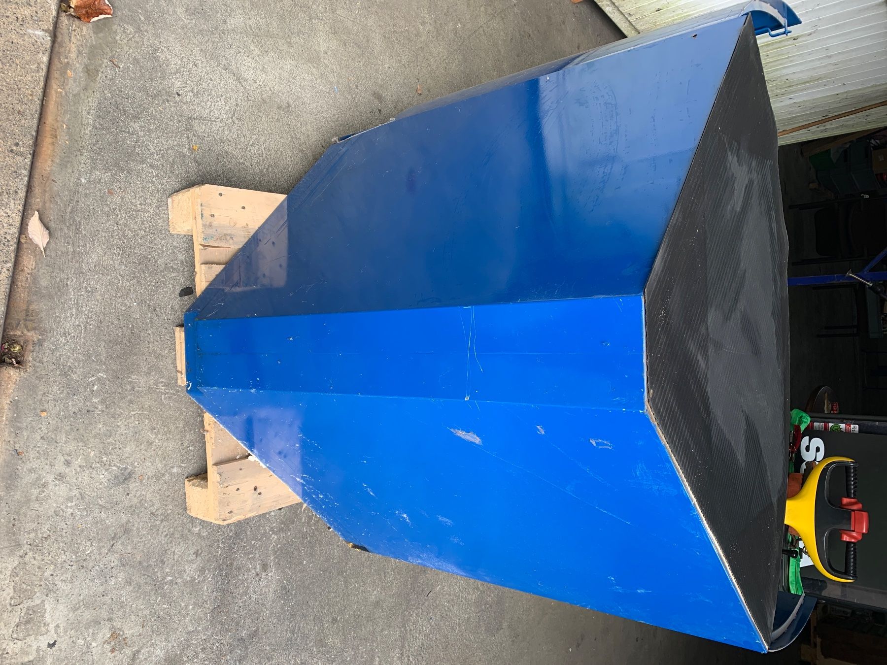 Armadi: Metallschrank Eckschrank – Usato da Schaffhausen venduto da MesicMotors 2