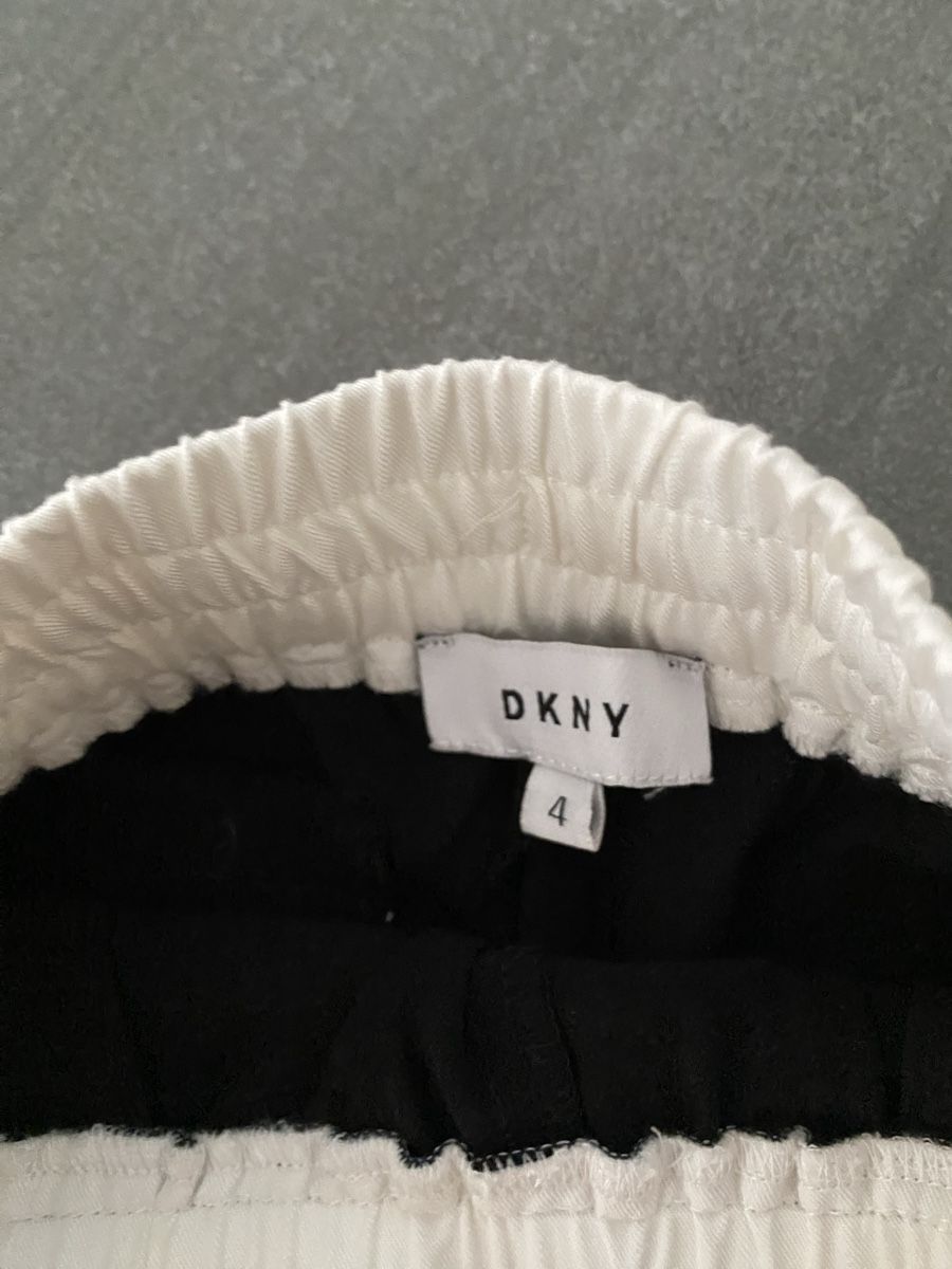 DKNY Pantaloni: Pantalon DKNY noir 3/4 taille 4 ans. – Usato da Grenchen venduto da O.r.i.g. 3