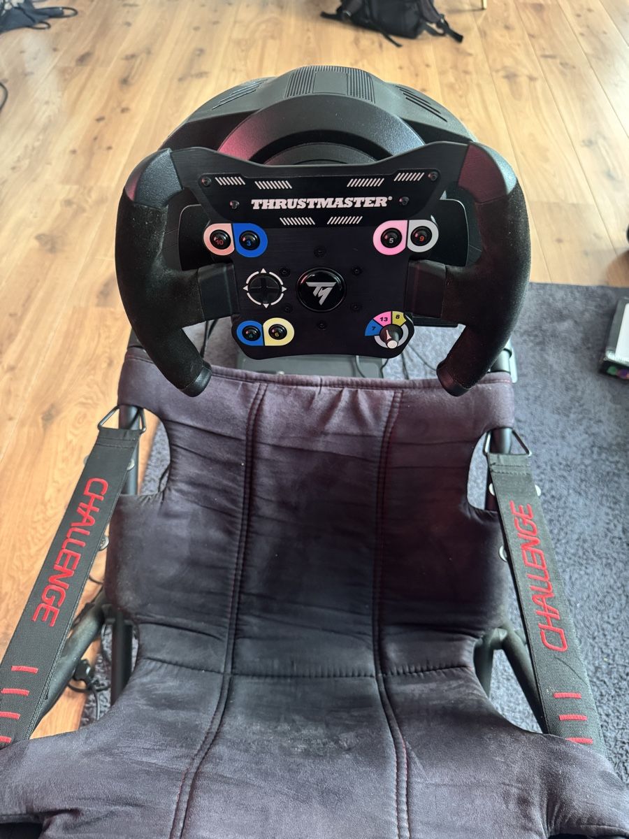 Thrustmaster Manettes: Playseat Challenge Rennspiel Sitz mit Thrustmaster T300 – D'occasion à Frauenfeld par mar_d9hn 1