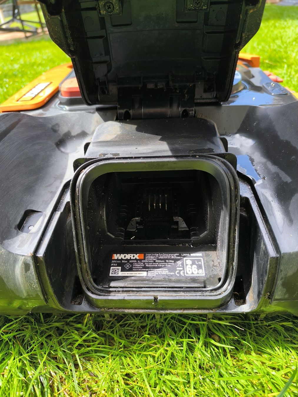Worx Tagliaerba: robot tondeuse worx wr155 – Usato da Muraz (Collombey) venduto da Celine-v81 3