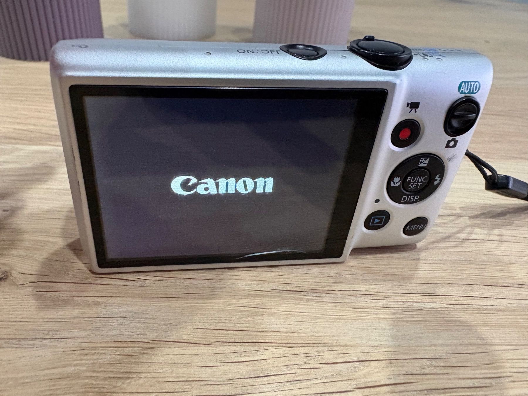 Canon Fotocamera: Canon ELPH IXUS 115 IS  Digitalkamera – Usato da Lausen venduto da sen_jm7c 1