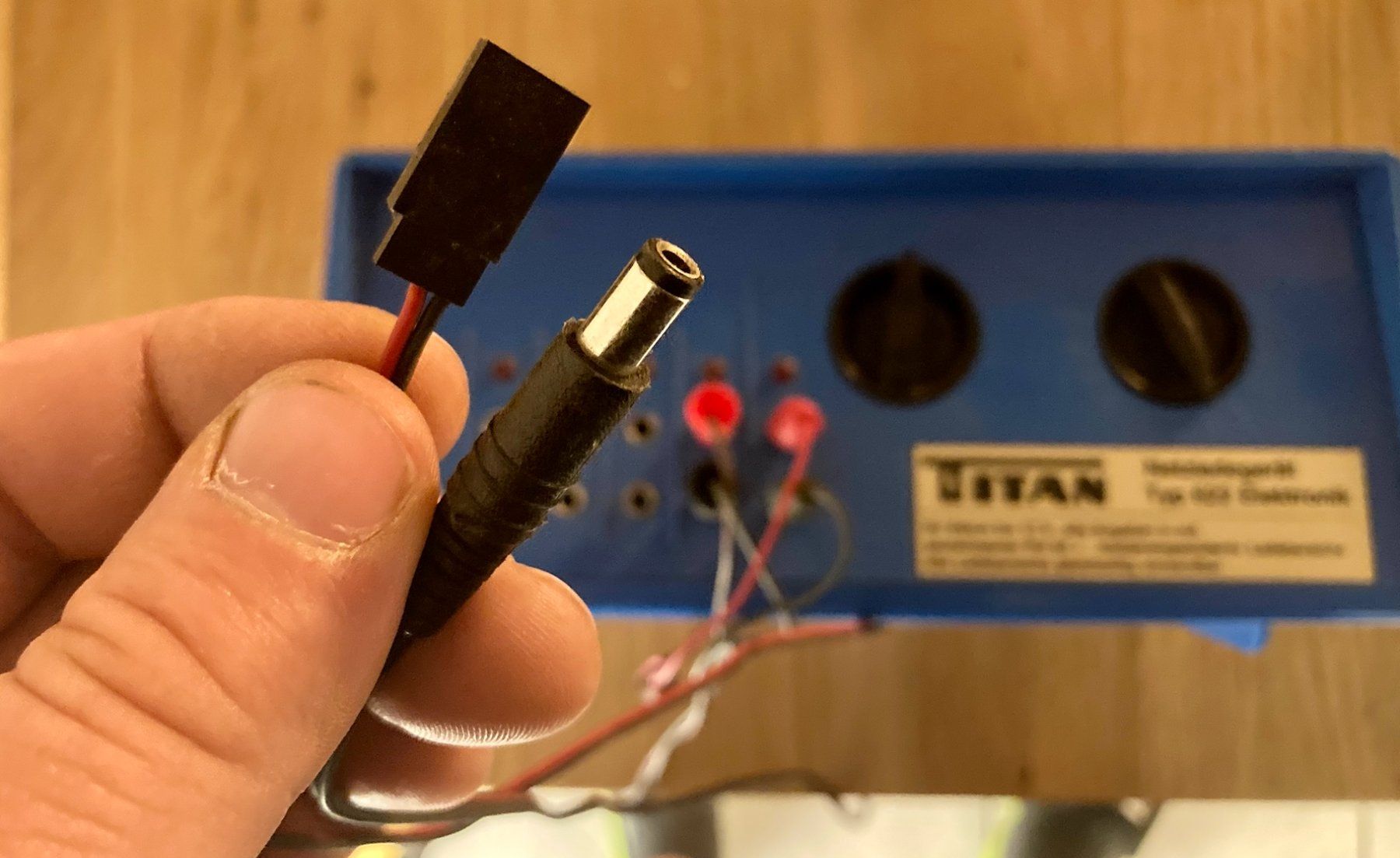 Batterie, Caricabatterie & Alimentatori: Chargeur titan type 622 – Usato da Lausanne venduto da Techobby 1