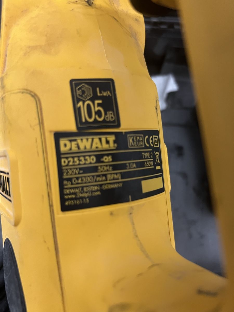 Dewalt Tutti gli attrezzi: Dewalt D25330 Meisselhammer – Usato da Holziken venduto da 181281 6
