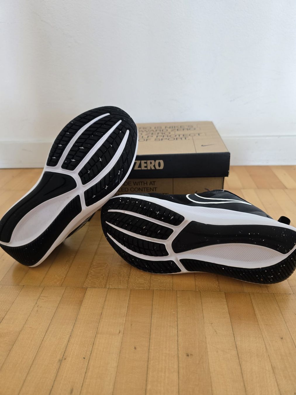 Nike Scarpe per ragazzi: Nike Turnschuhe / Sneakers Gr. 30 – Usato da Oftringen venduto da Tunertune 1
