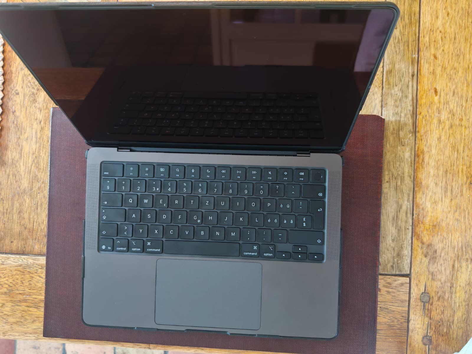 Apple Notebook: Macbook pro m5 pro 24Go/1To – Nuovo (secondo la descrizione) da Genève venduto da oka_h6ts 4