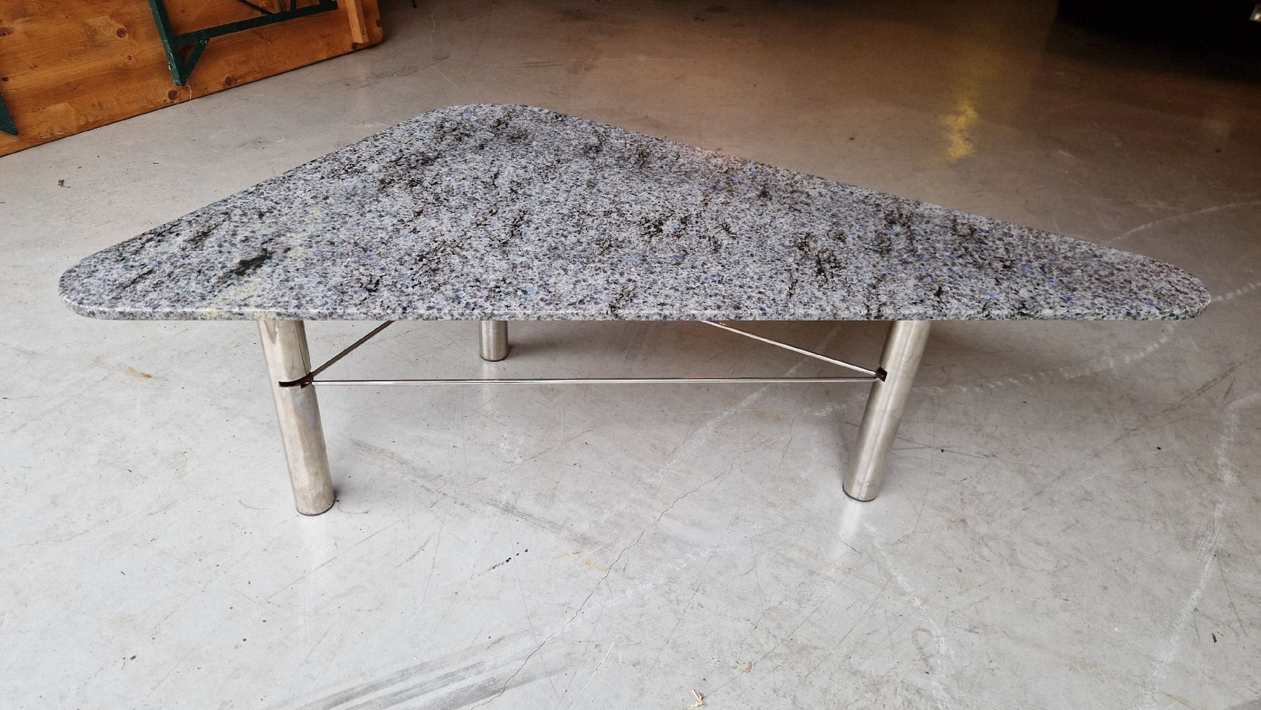 Pietre & tegole: Salontisch Granit – Usato da Langnau i. E. venduto da j64