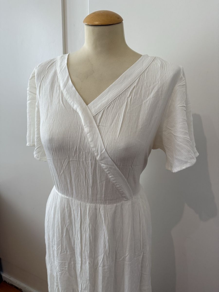 Kleider: Longue robe d’été blanche – Neu (gemäss Beschreibung) aus Le Locle von tchanatakoua 9