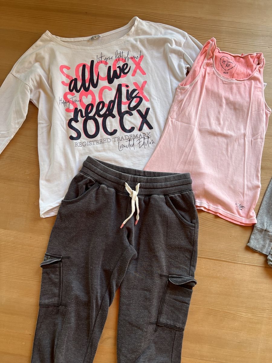 Bench Lotti di vestiti: Sportlich chices Kleiderpaket S – Usato da Môtier (Vully) venduto da Iljos 1