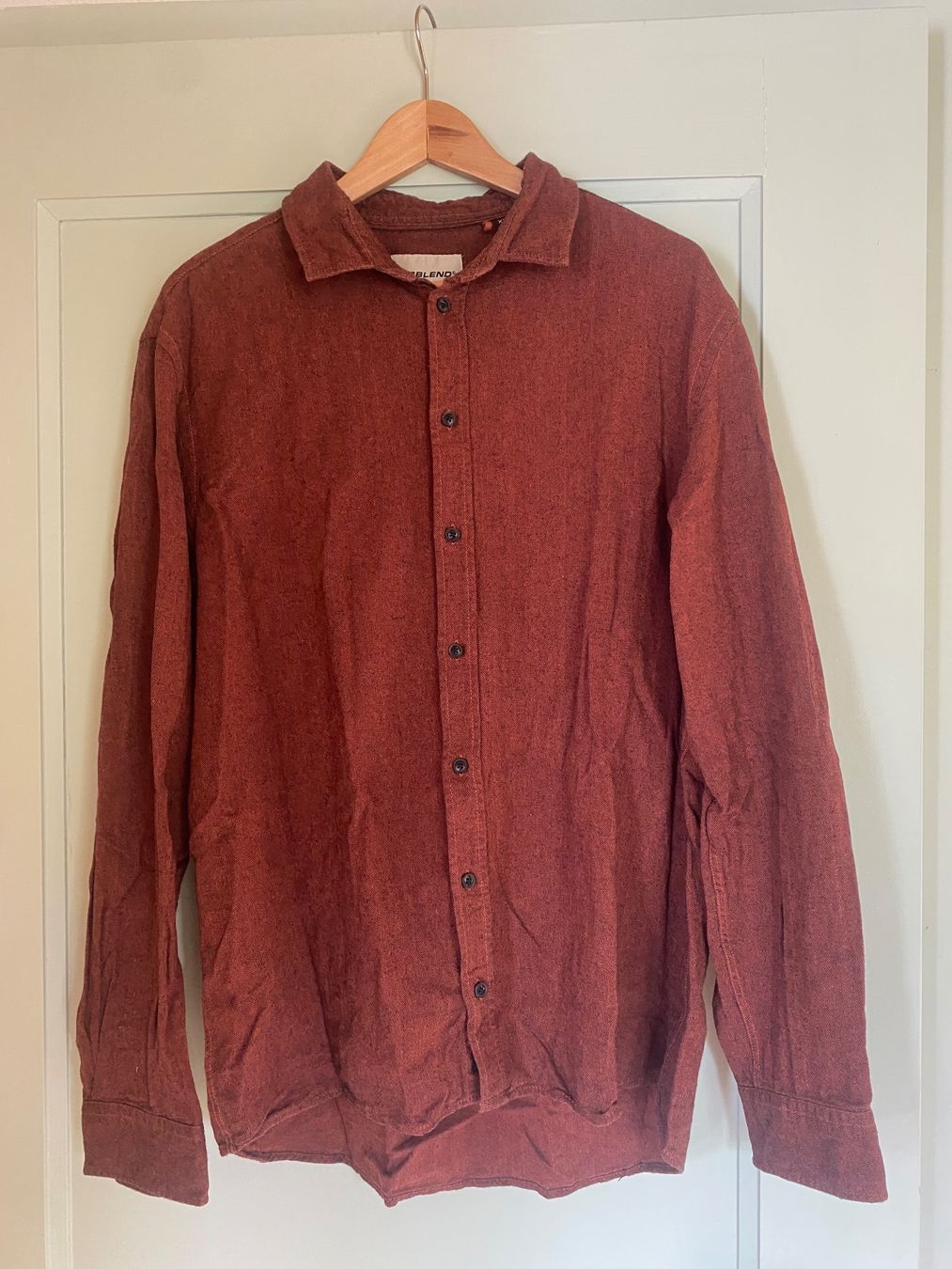 Hemden: Herren Hemd BLEND rot XL – Gebraucht aus Ins von ret_56g2