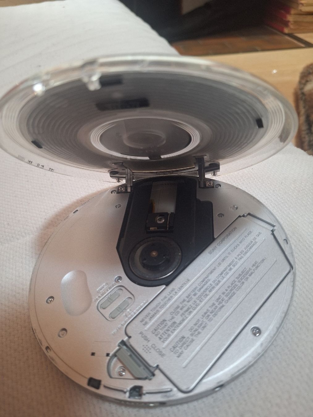 Sony Multimediaplayer & Streamer: Lecteur CD portable SONY Discman bon état – Defekt aus Tannay von v1n1p00h 2