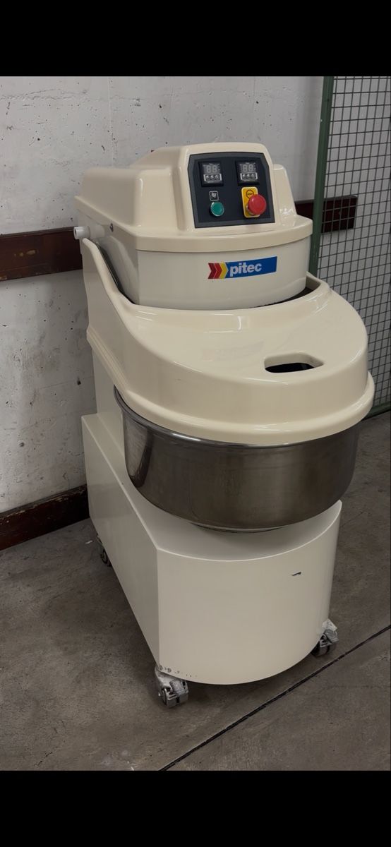 Appareils de cuisine: Teigmaschine  – D'occasion à Dietikon par dia_y8y5 1