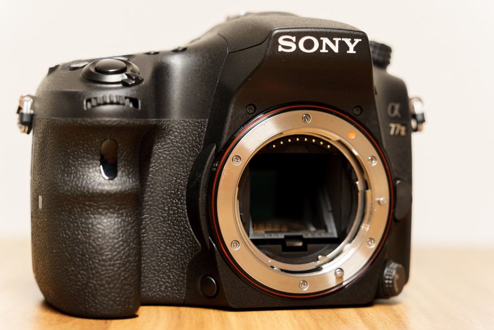 Sony Alpha SLT-A77 II / ILCA-77M2, top APSC Kamera A-Mount