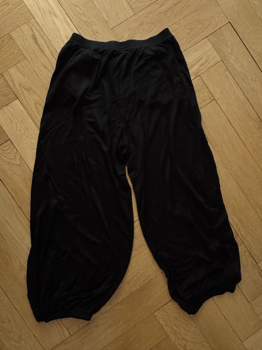 Arket Pantaloni: Schwarze Trackpants Arket – Usato da Zürich venduto da Zisi7 1